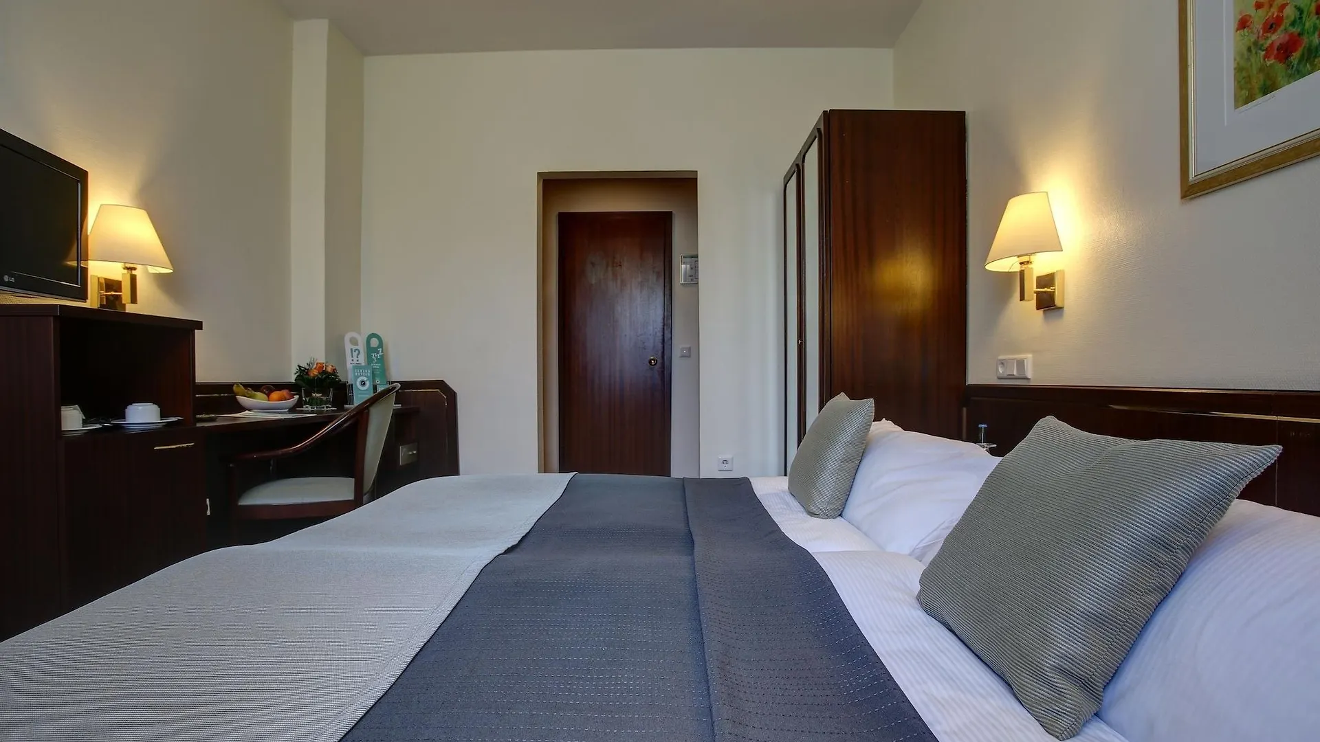 Trip Inn Hotel Esplanade, Duesseldorf 4*, Düsseldorf